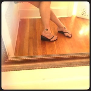 Well worn women's sandals, ladies used shoes 6👡